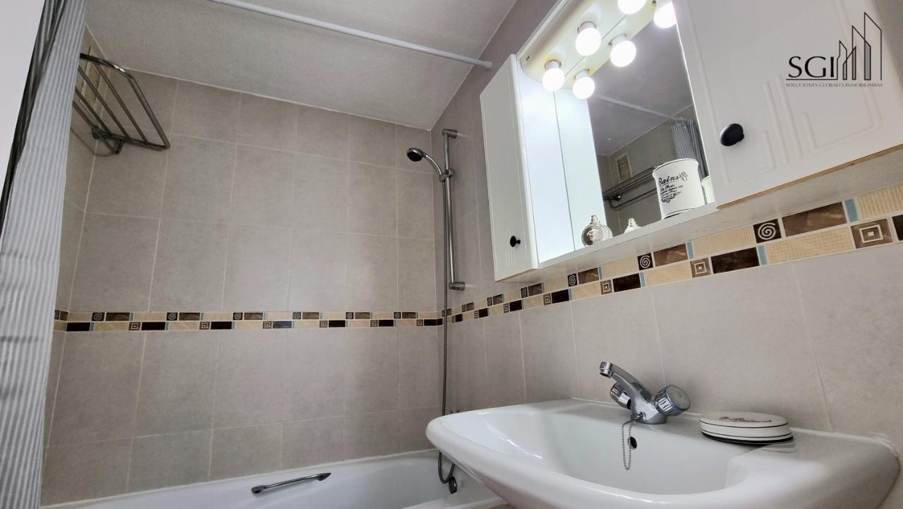 Magnifico Y Acogedor Apartamento- Wifi- A 5 Minutos De La Playa ฟีเนสตรัต ภายนอก รูปภาพ