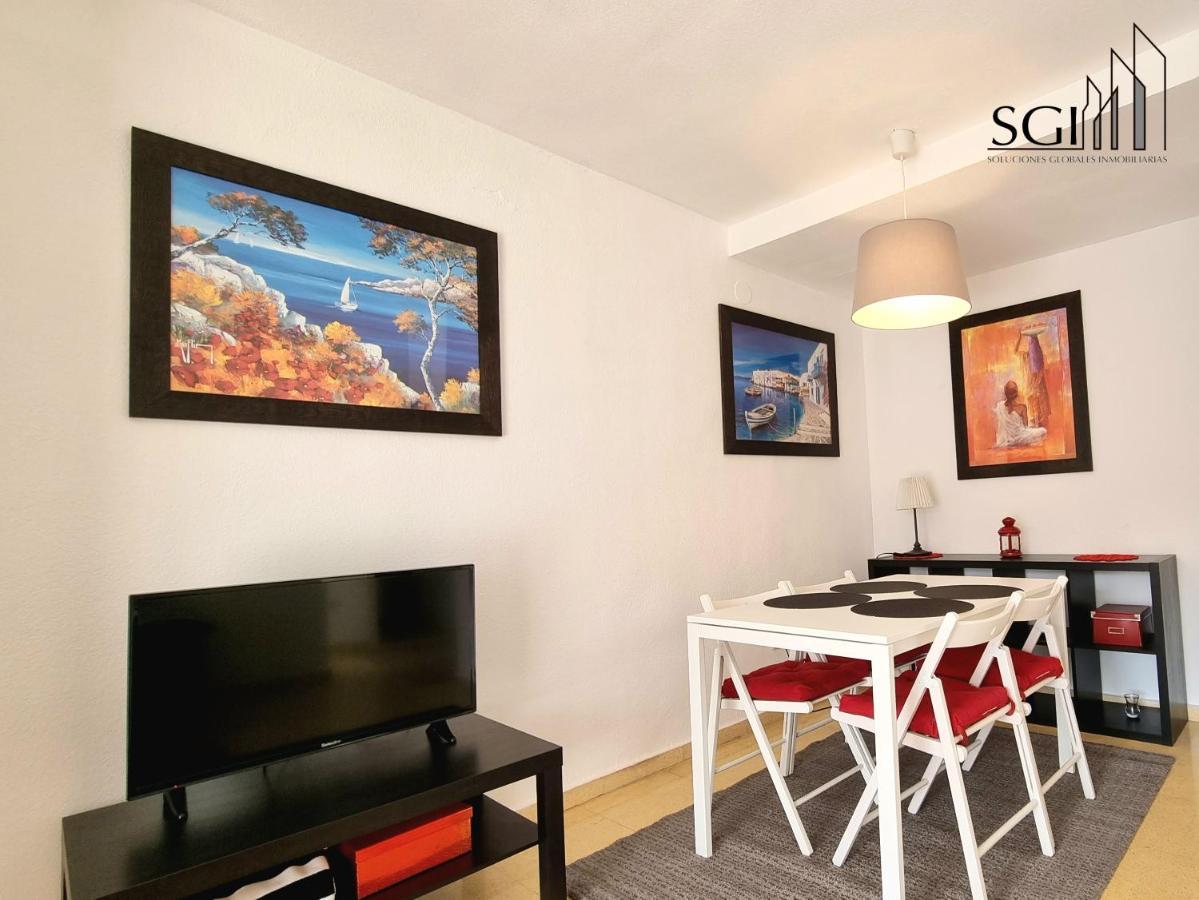 Magnifico Y Acogedor Apartamento- Wifi- A 5 Minutos De La Playa ฟีเนสตรัต ภายนอก รูปภาพ